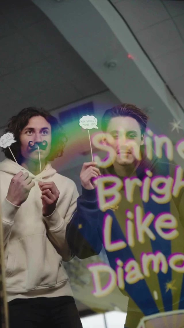 Leg spontane momenten vast in onze photobooth, zonder je budget te breken!⁠
⁠
⁠
⁠
#birthdayparty #event #party #photobooth #smile #wedding #camera #PhotoFun #huren #memories #herinneringen #partypicture #selfie #funky #family #friends